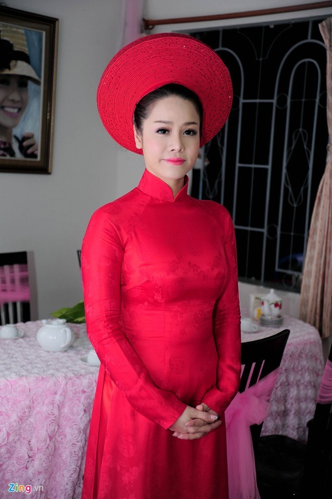 Nhat Kim Anh rang ngoi trong ngay len xe hoa hinh anh